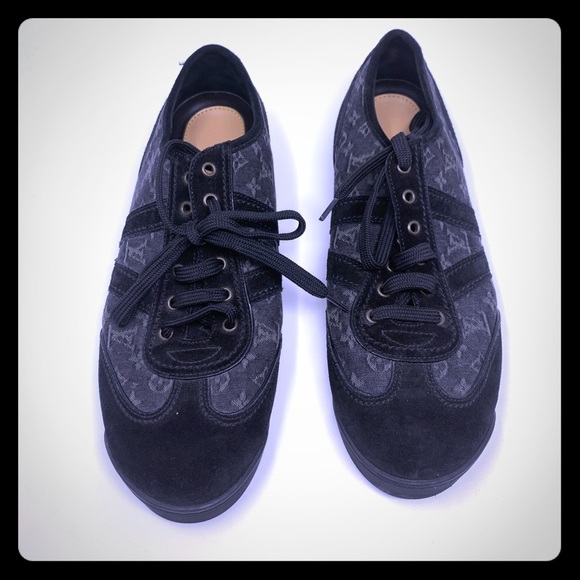 Louis Vuitton Sneakers! - Picture 1 of 7